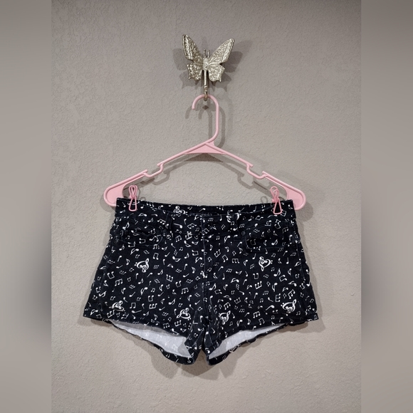 LOVEsick Music Notes Black Shorts - Picture 1 of 4